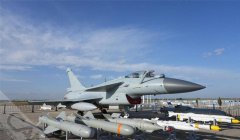 甚至飞行员培训都得按它