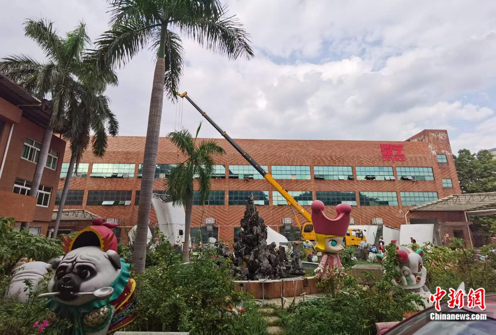 33天内打造27米高世界杯会徽巨像:这群中国人如