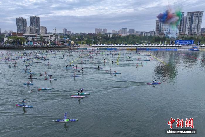 四川青神县开启2025全国青少年桨板锦标赛暨亚洲