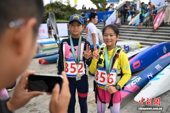 四川青神县开启2025全国青少年桨板锦标赛暨亚洲