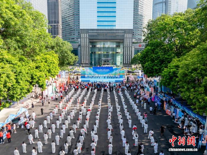 广州天河体育中心举行的第十五届全国运动会群