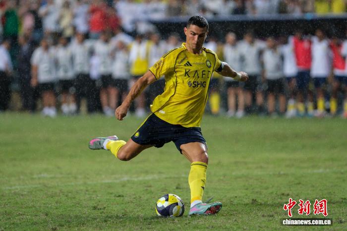 点球大战中吉达国民队击败利雅得胜利队，夺得