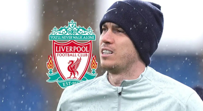 曼联关键期：教练更迭、中场重组与未来布局