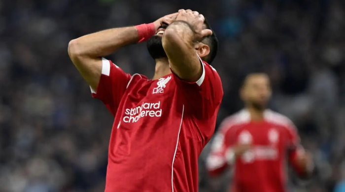 曼联关键期：教练更迭、中场重组与未来布局