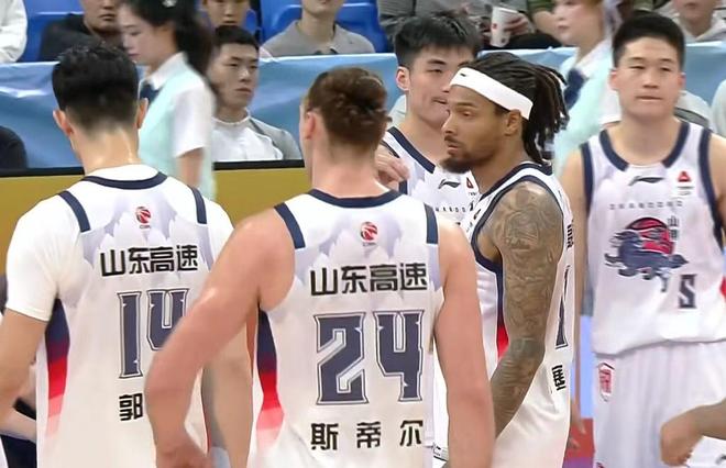 宁波男篮首胜山东送对手惨败 96-66大胜创历史