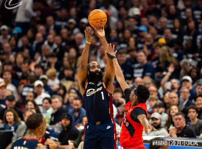 米切尔32分率队大胜猛龙 骑士季后赛开门红